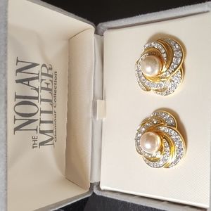 NIB Nolan Miller pinwheel faux pearl earrings clip on